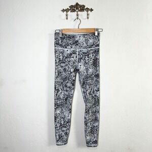 Athleta Leggings Elation Graffiti 7/8 Tight Black White Floral Print Size‎ XS